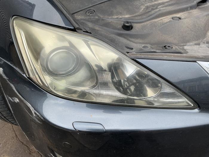 Używane Reflektor prawy Lexus IS (E2) 250 2.5 V6 24V Cena € 349,99 Procedura marży oferowane przez A-Team Automotive