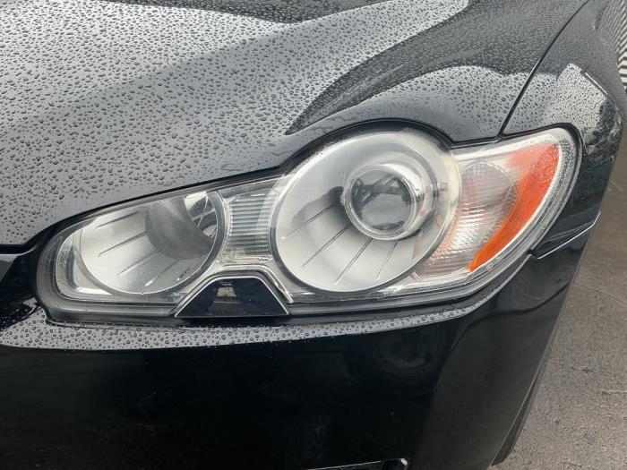 Używane Reflektor lewy Jaguar XF (CC9) 3.0 V6 24V Cena € 299,99 Procedura marży oferowane przez A-Team Automotive
