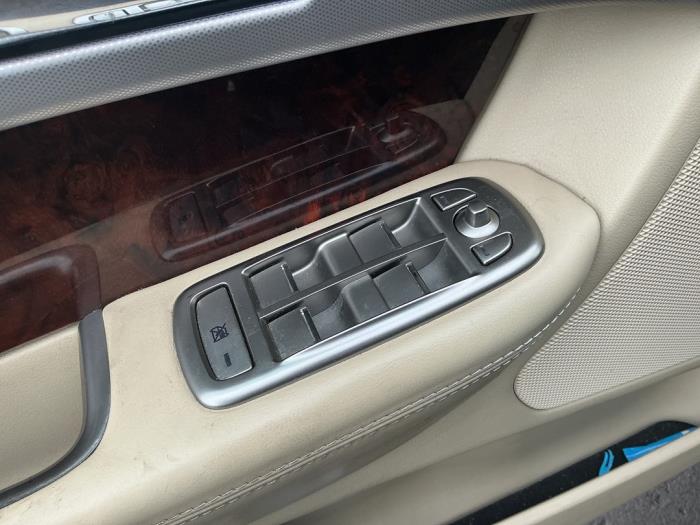 Usados Interruptor de ventanilla eléctrica Jaguar XF (CC9) 3.0 V6 24V Precio € 39,99 Norma de margen ofrecido por A-Team Automotive