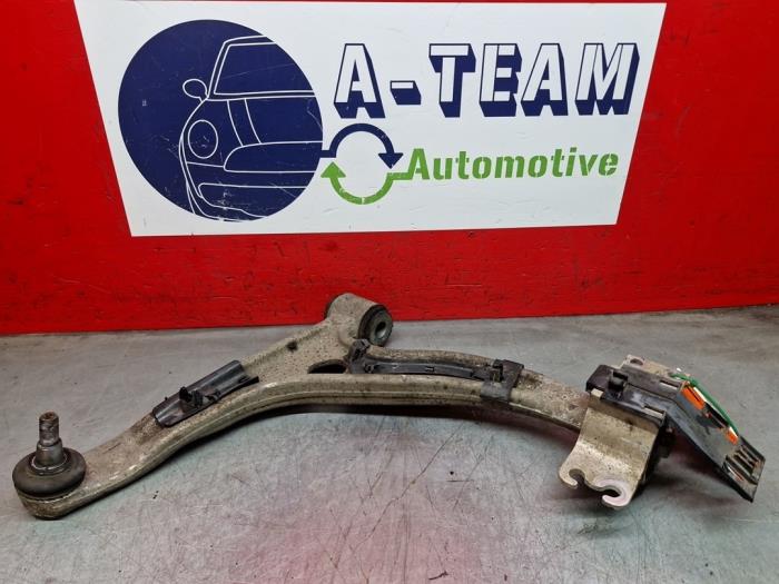 Gebrauchte Querlenker links vorne Mercedes A (W176) 1.6 A-180 16V Preis € 34,99 Margenregelung angeboten von A-Team Automotive