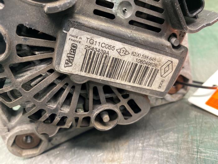 Dynamo van een Renault Scénic II (JM) 1.6 16V 2006
