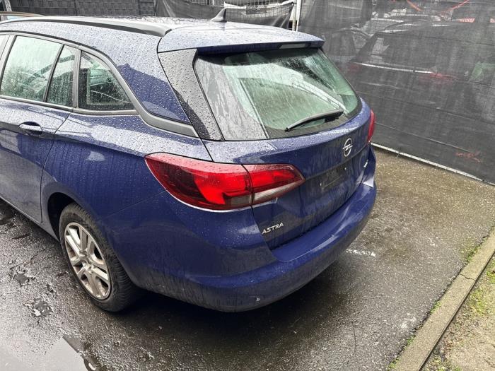 Begagnade Baklucka Opel Astra K Sports Tourer 1.0 Turbo 12V Pris € 699,99 Marginaltabell erbjuds av A-team Automotive