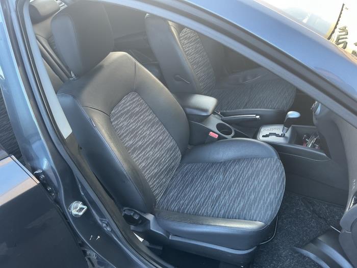 Używane Fotel prawy Kia Cee'd Sporty Wagon (EDF) 1.6 CVVT 16V Cena € 149,99 Procedura marży oferowane przez A-Team Automotive