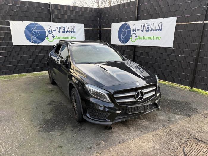 Używane Pólwal przód 4x4 Mercedes GLA (156.9) 2.0 250 Turbo 16V 4-Matic Cena € 299,99 Procedura marży oferowane przez A-team Automotive