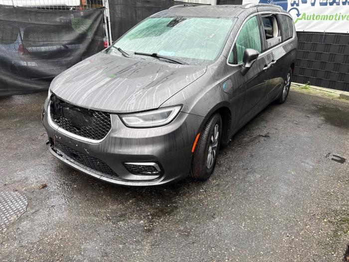 Używane Lusterko zewnetrzne lewe Chrysler Pacifica 3.6 V6 24V Hybrid Cena € 200,00 Procedura marży oferowane przez A-team Automotive