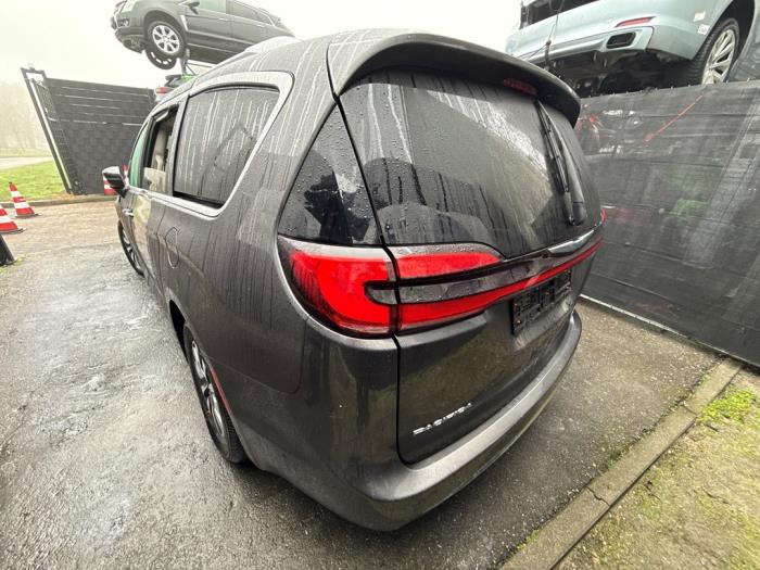Używane Tylna klapa Chrysler Pacifica 3.6 V6 24V Hybrid Cena na żądanie oferowane przez A-team Automotive