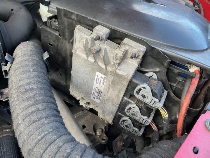 Used Engine management computer Renault Twingo II (CN) 1.2 Price € 14,99 Margin scheme offered by A-Team Automotive
