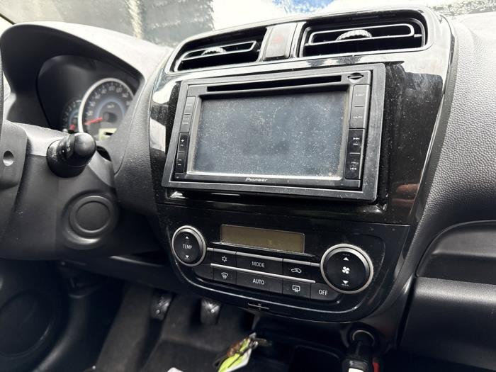 Używane Panel climatronic Mitsubishi Space Star (A0) 1.0 12V Cena na żądanie oferowane przez A-team Automotive