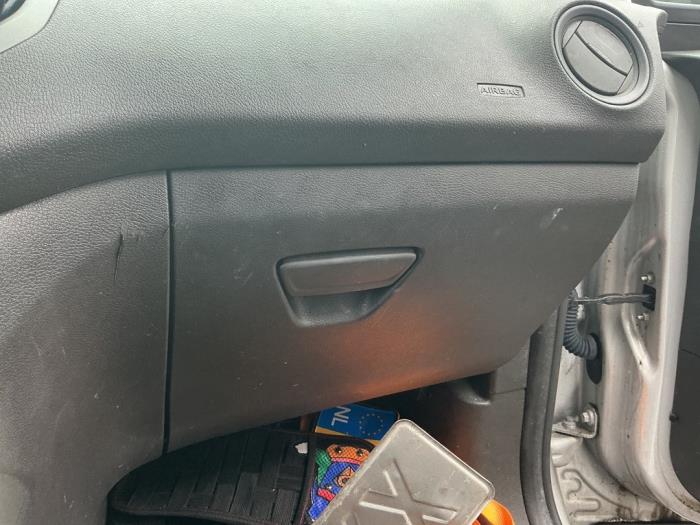 Begagnade Handskfack Ford Transit Courier 1.5 EcoBlue Pris € 34,99 Marginaltabell erbjuds av A-Team Automotive
