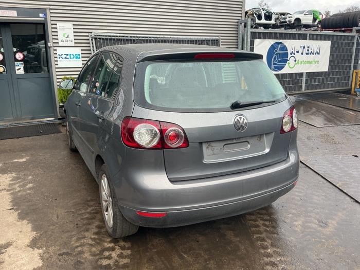Begagnade Underram Volkswagen Golf Plus (5M1/1KP) 1.6 FSI 16V Pris € 29,99 Marginaltabell erbjuds av A-Team Automotive