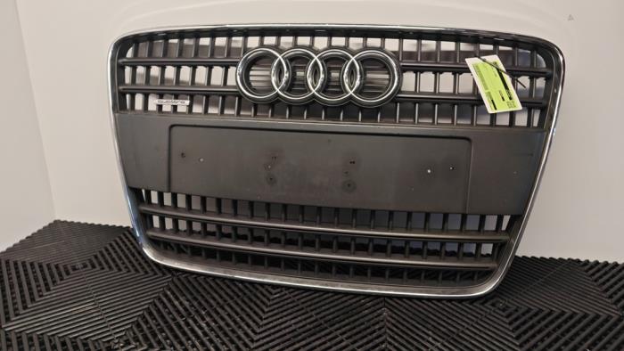 Używane Grill Audi Q7 (4LB) 3.6 FSI V6 24V Cena € 99,99 Procedura marży oferowane przez A-team Automotive