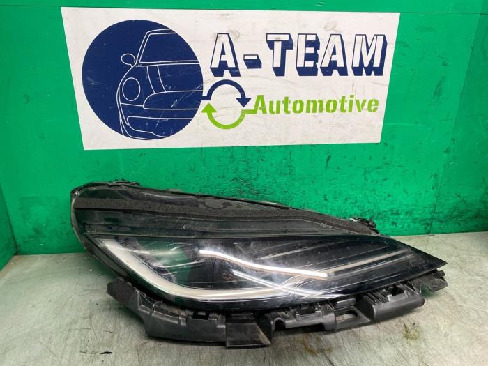 Używane Reflektor prawy Tesla Model 3 Long Range, Performance AWD Cena € 699,99 Procedura marży oferowane przez A-team Automotive