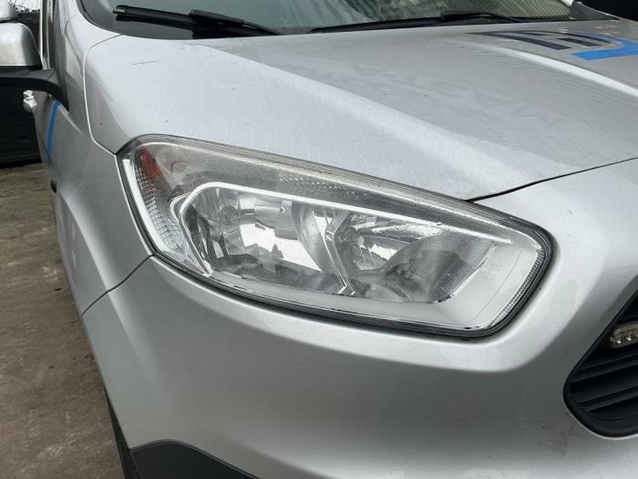 Używane Reflektor prawy Ford Transit Courier 1.5 TDCi 75 Cena € 249,99 Procedura marży oferowane przez A-Team Automotive
