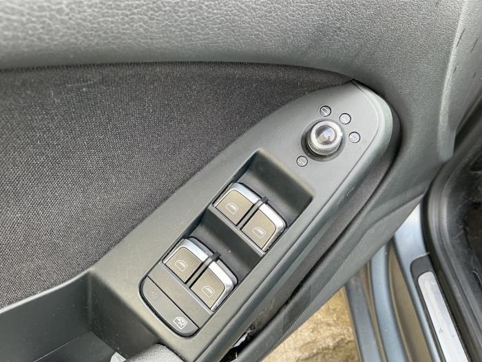Usados Interruptor de ventanilla eléctrica Audi A5 Sportback (8TA) 2.0 TDI 16V Precio € 29,99 Norma de margen ofrecido por A-Team Automotive