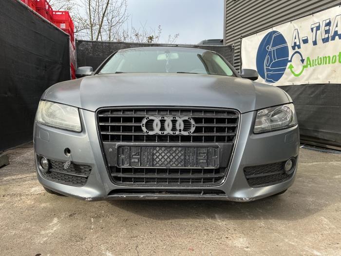 Używane Zderzak przedni Audi A5 Sportback (8TA) 2.0 TDI 16V Cena € 649,99 Procedura marży oferowane przez A-Team Automotive