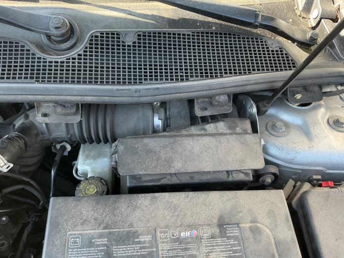 Gebrauchte Luftfiltergehäuse Renault Megane III Berline (BZ) 1.2 16V TCE 115 Preis € 29,99 Margenregelung angeboten von A-Team Automotive