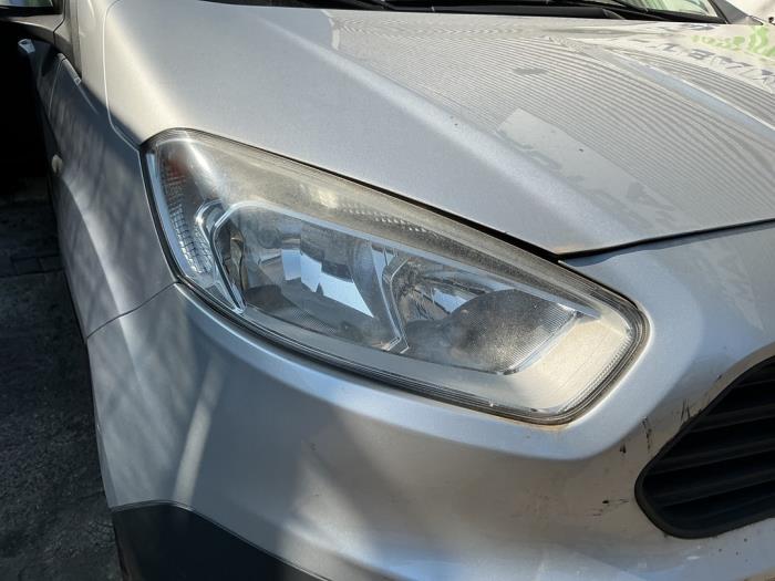 Używane Reflektor prawy Ford Transit Courier 1.5 TDCi 75 Cena € 199,99 Procedura marży oferowane przez A-Team Automotive