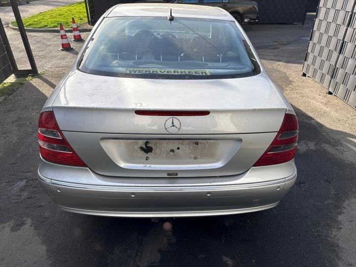 Begagnade Baklucka Mercedes E (W211) 2.7 E-270 CDI 20V Pris € 74,99 Marginaltabell erbjuds av A-team Automotive