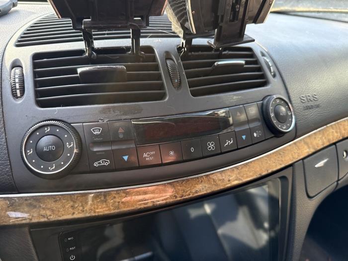 Używane Panel climatronic Mercedes E (W211) 2.7 E-270 CDI 20V Cena na żądanie oferowane przez A-team Automotive