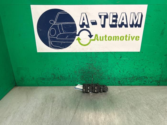 Usados Interruptor de ventanilla eléctrica Peugeot 308 (4A/C) 1.6 16V THP 155 Precio € 24,99 Norma de margen ofrecido por A-team Automotive