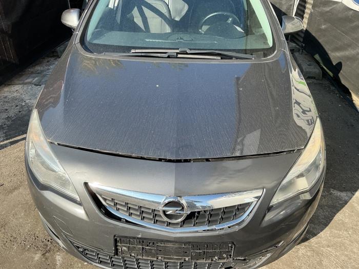 Używane Maska Opel Astra J (PC6/PD6/PE6/PF6) 1.4 Turbo 16V Cena € 149,99 Procedura marży oferowane przez A-Team Automotive