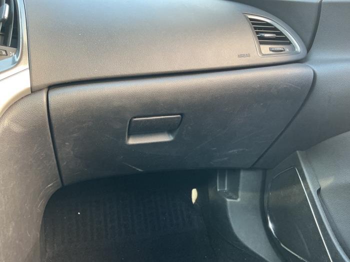 Begagnade Handskfack Opel Astra J (PC6/PD6/PE6/PF6) 1.4 Turbo 16V Pris € 19,99 Marginaltabell erbjuds av A-Team Automotive