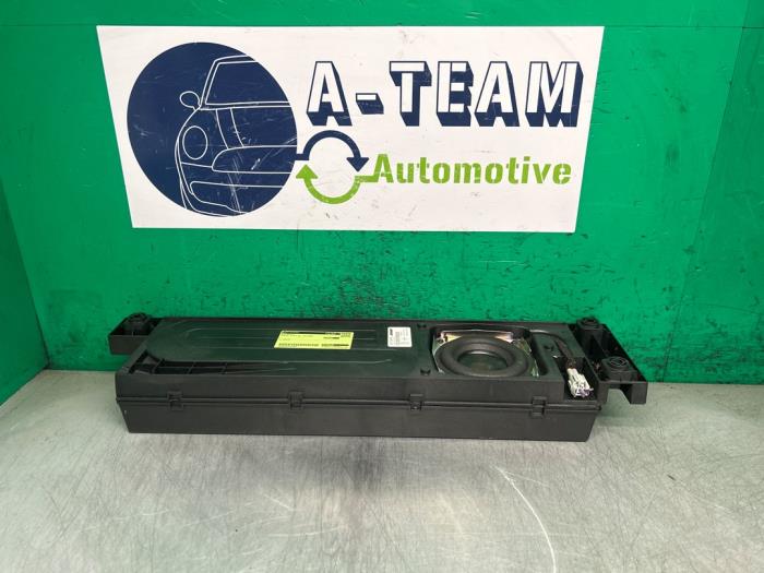 Używane Subwoofer Renault Clio IV (5R) 0.9 Energy TCE 90 12V Cena € 69,99 Procedura marży oferowane przez A-team Automotive