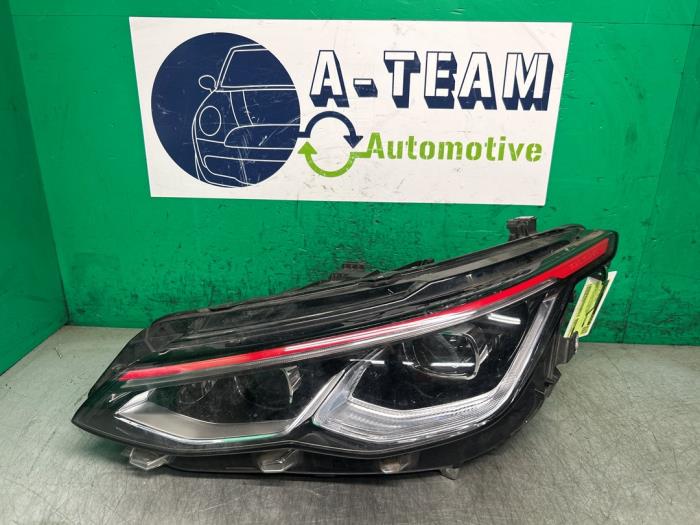 Headlights, left with part number 5H1941059 stock