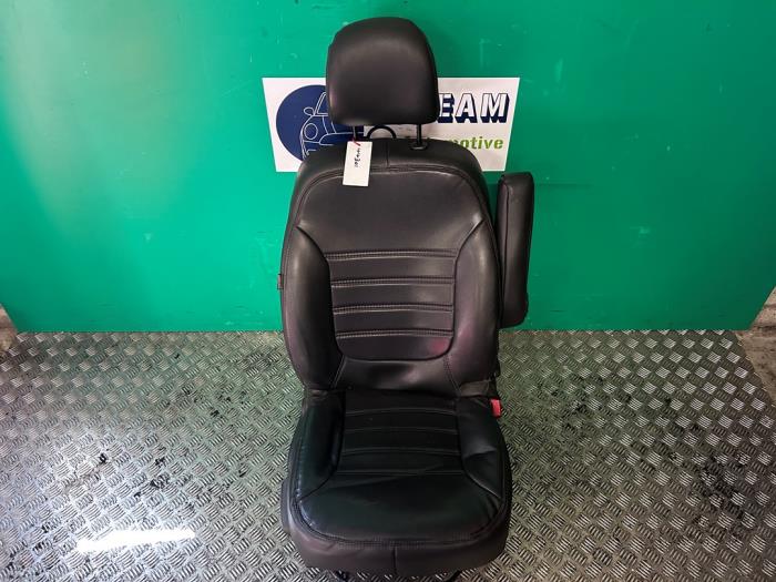 Używane Fotel prawy Renault Trafic Passenger (1JL/2JL/3JL/4JL) 1.6 dCi 95 Cena € 349,99 Procedura marży oferowane przez A-team Automotive