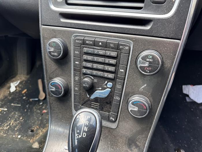 Gebrauchte Climatronic Panel Volvo V60 I (FW/GW) 1.6 DRIVe Preis € 34,99 Margenregelung angeboten von A-team Automotive