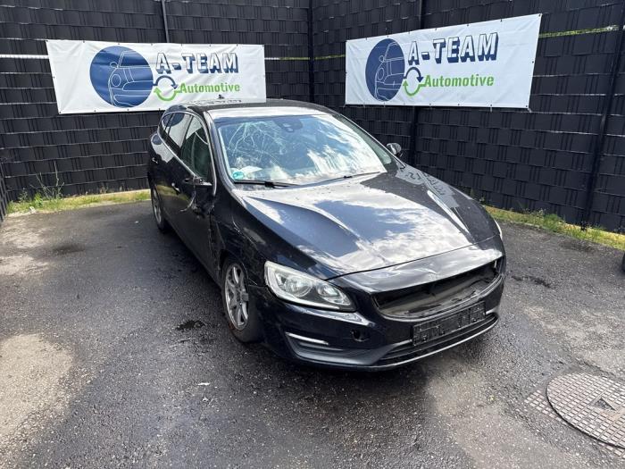 Używane Maska Volvo V60 I (FW/GW) 1.6 DRIVe Cena € 224,99 Procedura marży oferowane przez A-team Automotive