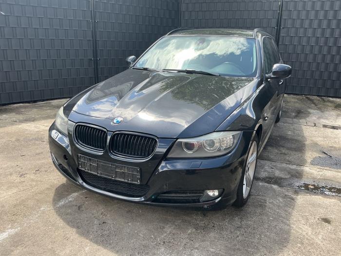 Używane Pólwal BMW 3 serie Touring (E91) 318d 16V Cena € 99,99 Procedura marży oferowane przez A-Team Automotive
