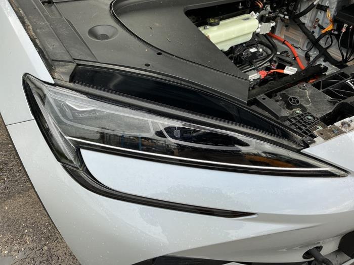 Używane Reflektor prawy BYD Sealion 7 Design 82.5 kWh, Excellence 91.3 kWh AWD Cena € 999,99 Procedura marży oferowane przez A-Team Automotive