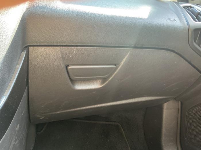 Begagnade Handskfack Ford Focus 3 Wagon 1.5 EcoBoost 16V 150 Pris € 29,99 Marginaltabell erbjuds av A-Team Automotive