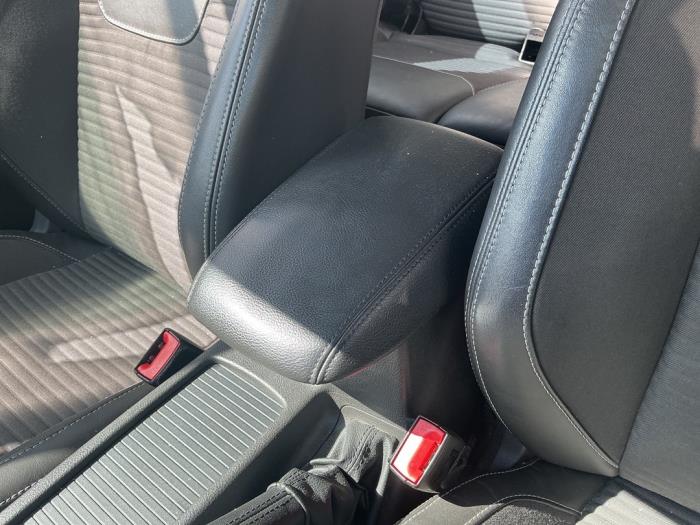 Begagnade Armstöd Ford Focus 3 Wagon 1.5 EcoBoost 16V 150 Pris € 74,99 Marginaltabell erbjuds av A-Team Automotive