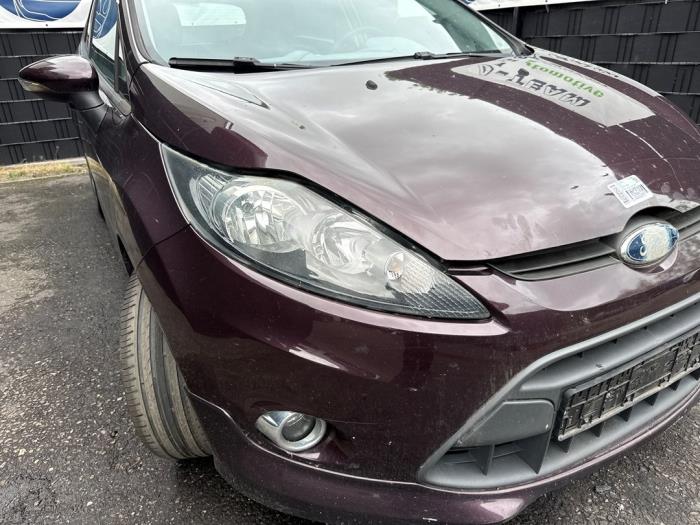 Używane Reflektor prawy Ford Fiesta 6 (JA8) 1.25 16V Cena € 89,99 Procedura marży oferowane przez A-team Automotive