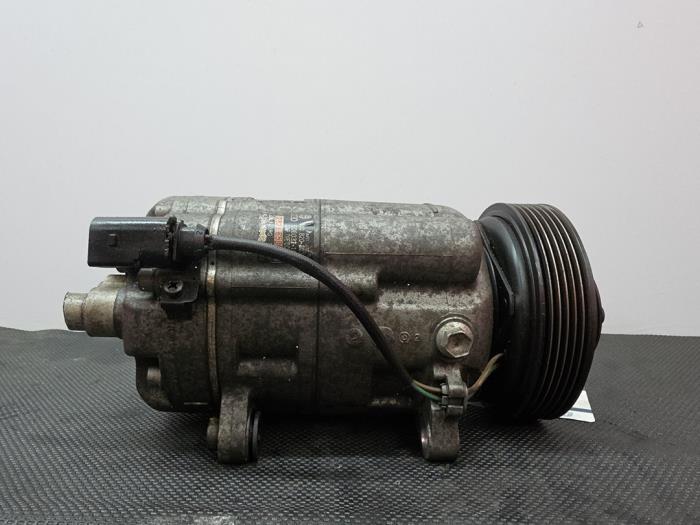 Usagé Pompe clim Volkswagen Bora (1J2) 2.0 Prix € 39,99 Règlement à la marge proposé par A-Team Automotive