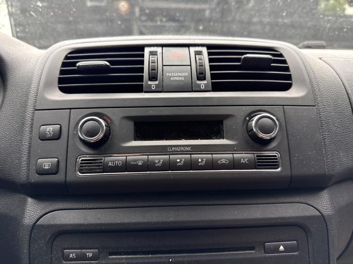Używane Panel climatronic Skoda Fabia II Combi 1.2 TSI Cena € 49,99 Procedura marży oferowane przez A-team Automotive