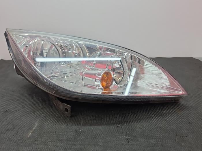 Używane Reflektor prawy Mitsubishi Colt (Z2/Z3) 1.3 16V Cena € 39,99 Procedura marży oferowane przez A-Team Automotive