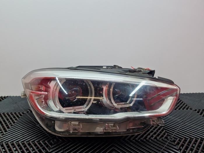 Używane Reflektor prawy BMW 1 serie (F20) 116d 1.5 12V TwinPower Cena € 599,99 Procedura marży oferowane przez A-Team Automotive