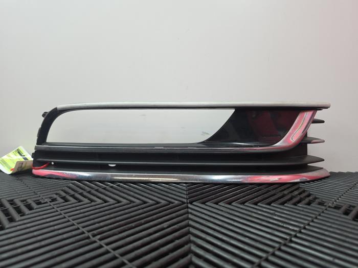 Begagnade Grill Volkswagen Passat Variant (365) 1.4 TSI 16V Pris € 44,99 Marginaltabell erbjuds av A-Team Automotive
