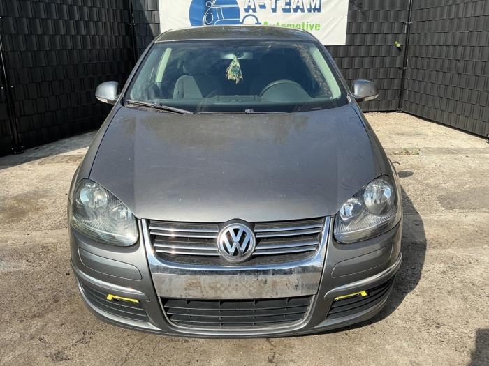 Begagnade Front Volkswagen Jetta III (1K2) 1.6 FSI 16V Pris € 99,99 Marginaltabell erbjuds av A-Team Automotive