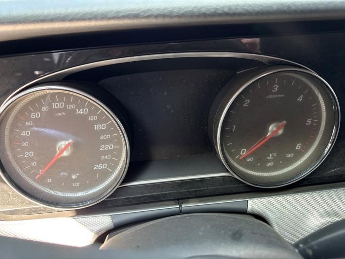 Begagnade Instrumentpanel Mercedes E Estate (S213) E-200d 2.0 Turbo 16V Pris € 499,99 Marginaltabell erbjuds av A-team Automotive