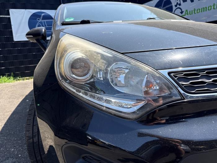 Używane Reflektor prawy Kia Rio III (UB) 1.4 CVVT 16V Cena € 349,99 Procedura marży oferowane przez A-team Automotive
