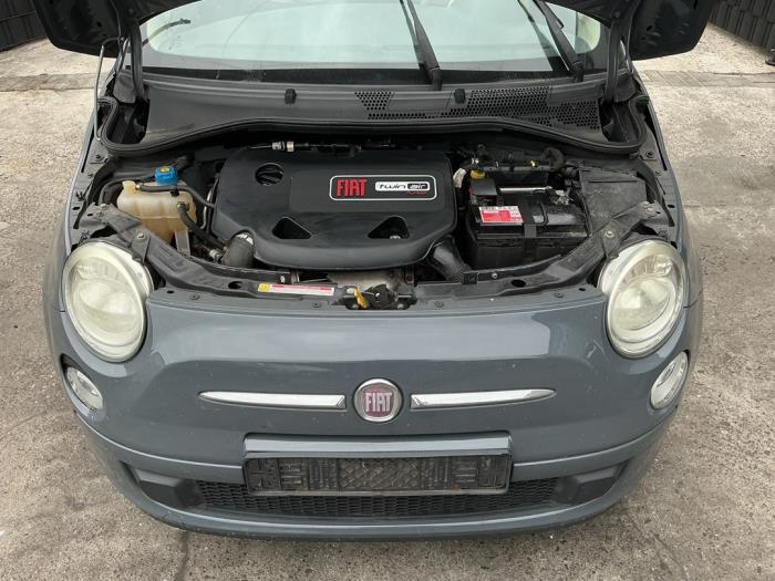 Motor van een Fiat 500 (312) 0.9 TwinAir 85 2012