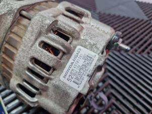 Dynamo van een Honda Civic (FK/FN) 1.4 i-Dsi 2007