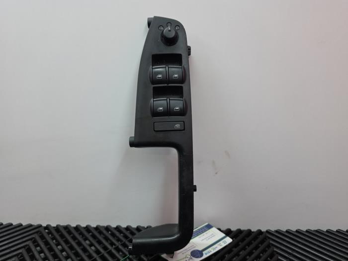 Usados Interruptor de ventanilla eléctrica Audi A4 Avant (B7) 2.0 TFSI 20V Quattro Precio € 24,99 Norma de margen ofrecido por A-Team Automotive
