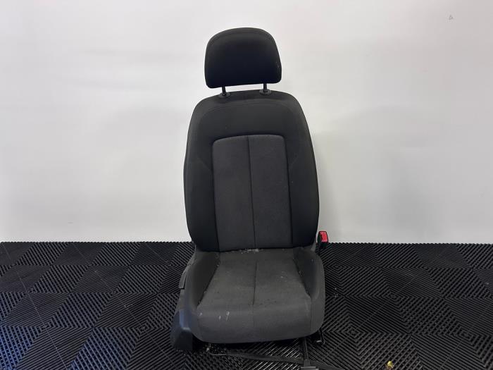 Używane Fotel prawy Audi Q2 (GAB/GAG) 1.6 30 TDI 16V Cena € 149,99 Procedura marży oferowane przez A-team Automotive