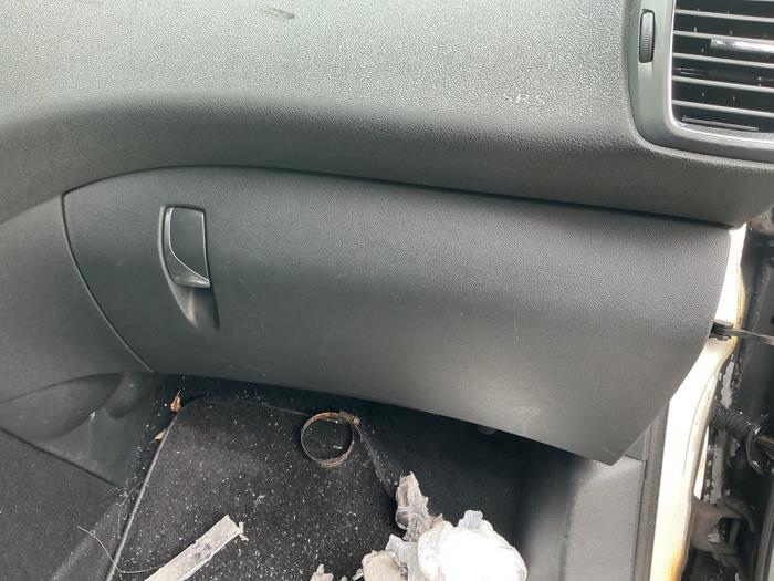 Begagnade Handskfack Citroen DS5 (KD/KF) 1.6 16V THP 200 Pris på förfrågan erbjuds av A-Team Automotive