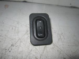 Used Electric window switch Opel Corsa C (F08/68) 1.2 16V Price € 14,99 Margin scheme offered by A-Team Automotive Rotterdam
